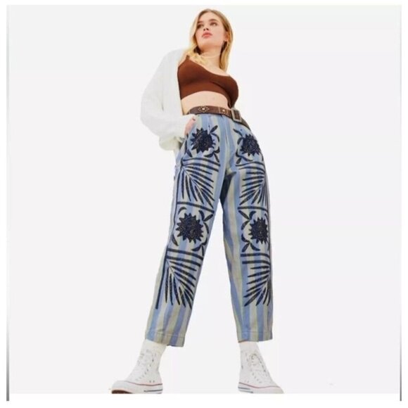 Urban Outfitters Kimichi Blue Striped Emboidered Pleasted Cropped Jeans size 8 - Picture 1 of 12